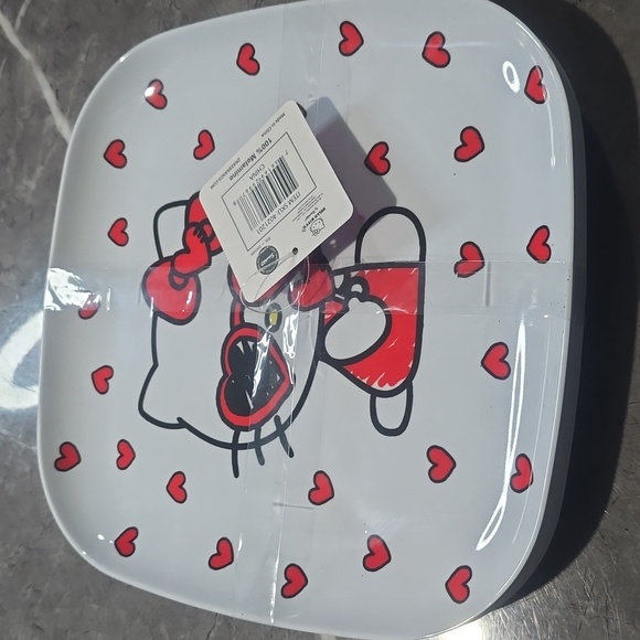 HELLO KITTY VALENTINES MELAMINE 4 SETS OF PLATES NWT - Picture 1 of 2
